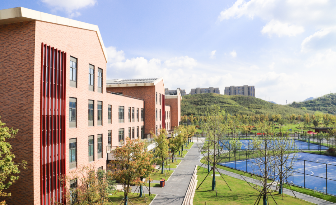 meeting the principal | 曾在6个国家担任校长,这位